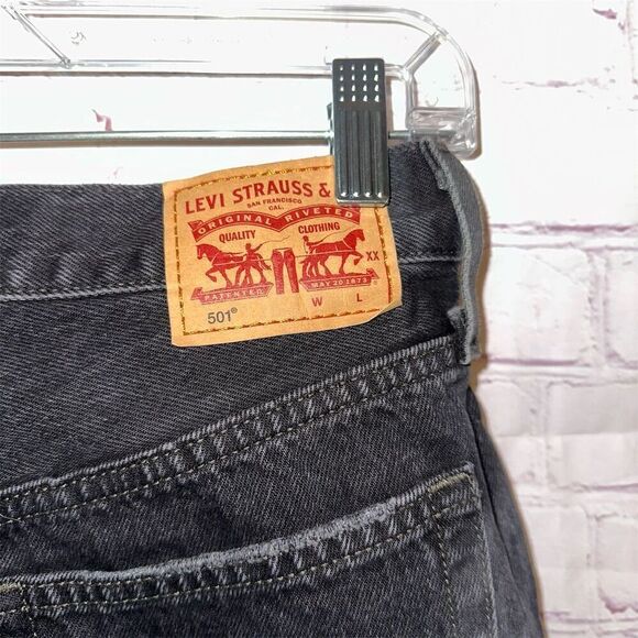 Levi's Women's 501 Distressed Denim Shorts Black Size 28 Biker Style - Picture 6 of 7